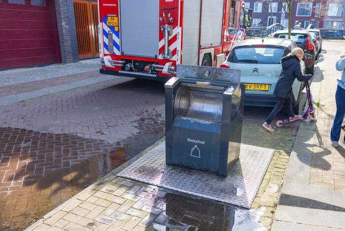 Veel bekijks bij brand in ondergrondse container in Vathorst
