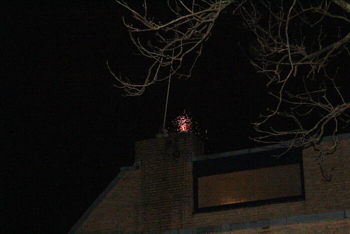 Veel vonken bij brand in schoorsteen