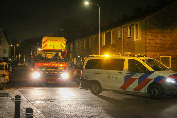 Brand in tuin slaat over naar woning