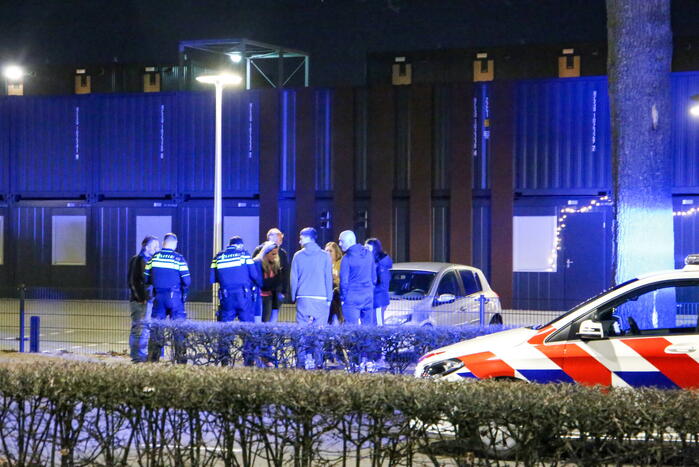 Personenauto in botsing met jonge dame op elektrische step