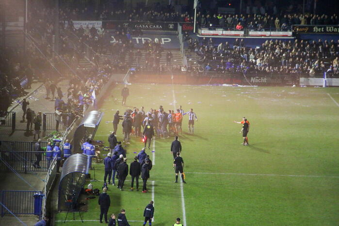 Grote politie-inzet bij onrustige voetbalwedstrijd