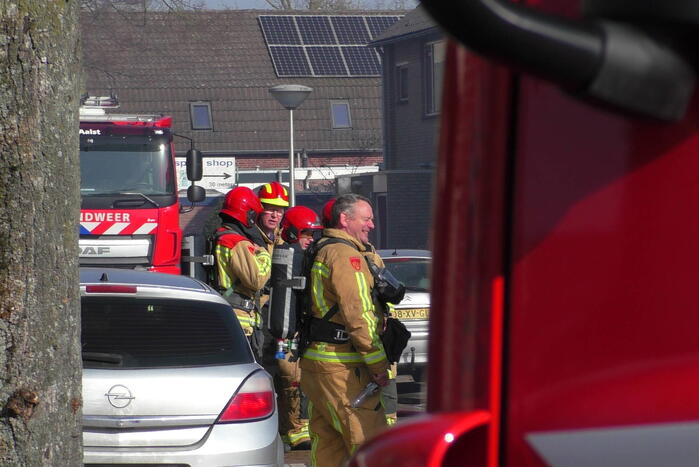 Enorme rookwolken bij brand in garagebox