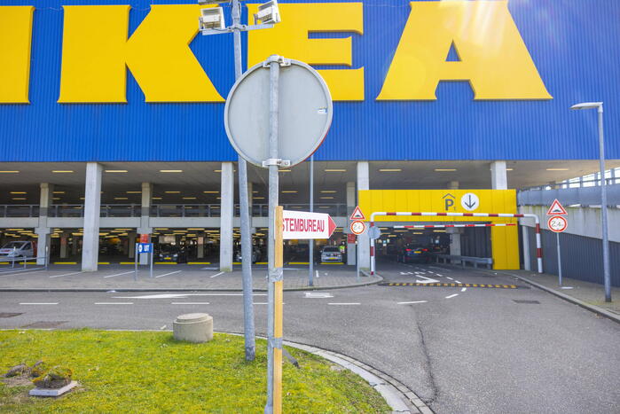 Rustig verloop drive-in stembureau Ikea
