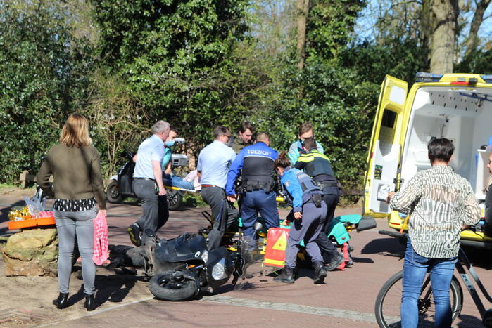 Scooterrijder raakt gewond bij botsing met auto