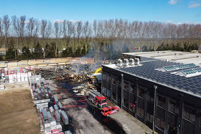 Day After: Zeer grote brand terrein Bouwmarkt Baarn