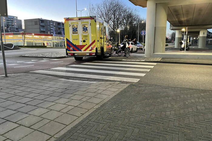 Fietser gewond bij botsing met auto
