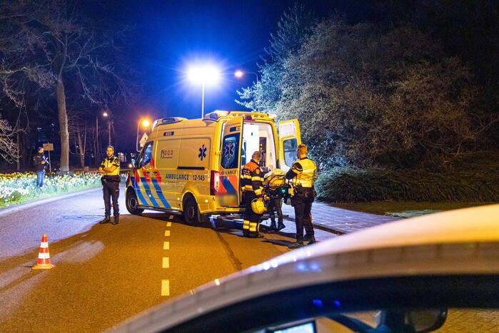 Kind bekneld in spaken van fiets