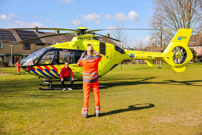 Landing traumahelikopter in Schothorst trekt veel bekijks