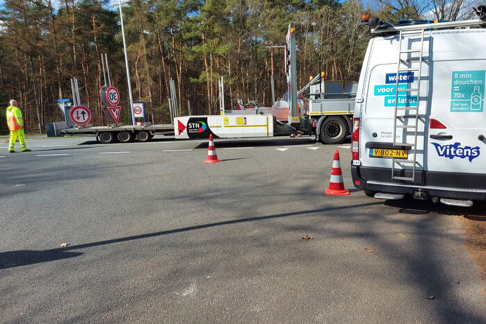 Waterleiding gesprongen aan provinciale weg