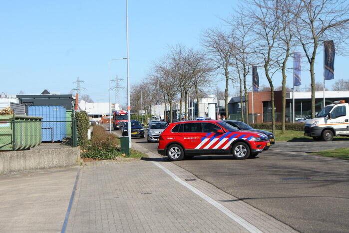 IBC-container met bijtende vloeistof lekgeraakt