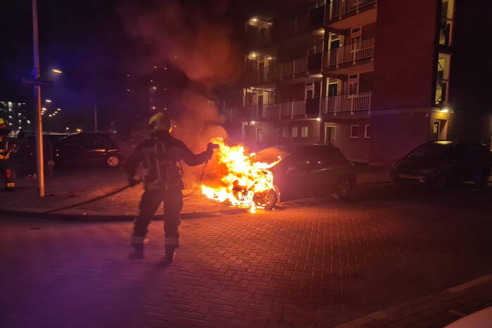 Meerdere voertuigen getroffen bij autobranden