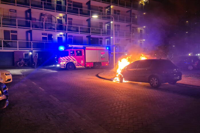Meerdere voertuigen getroffen bij autobranden