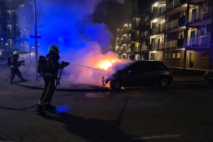 Meerdere voertuigen getroffen bij autobranden
