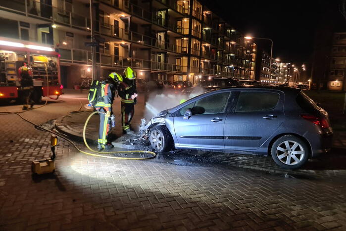 Meerdere voertuigen getroffen bij autobranden