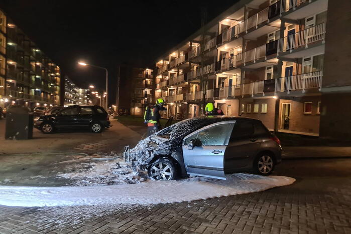 Meerdere voertuigen getroffen bij autobranden