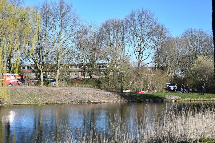 Overleden persoon aangetroffen in Galjoenpark