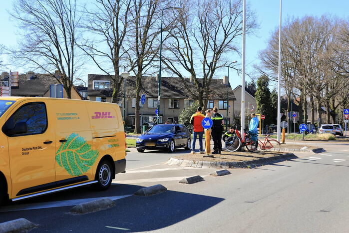 E-bikester aangereden bij het oversteken