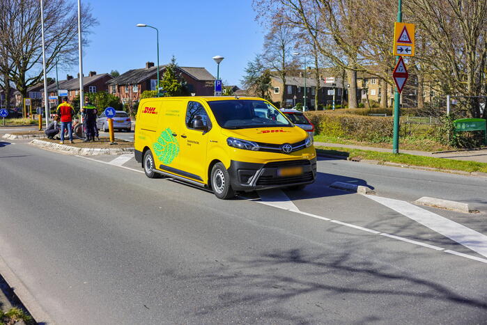 E-bikester aangereden bij het oversteken