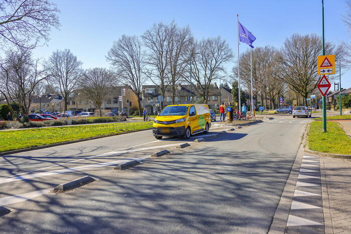 E-bikester aangereden bij het oversteken