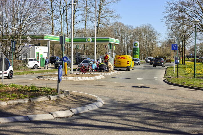 E-bikester aangereden bij het oversteken