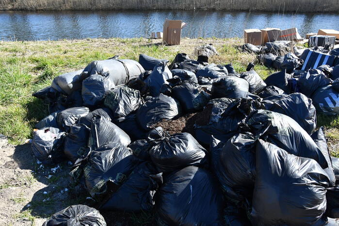 Grote hoeveelheid afval gedumpt