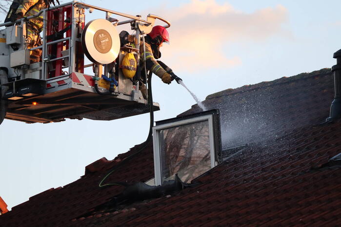 Flinke brand op zolder van woning