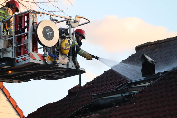 Flinke brand op zolder van woning
