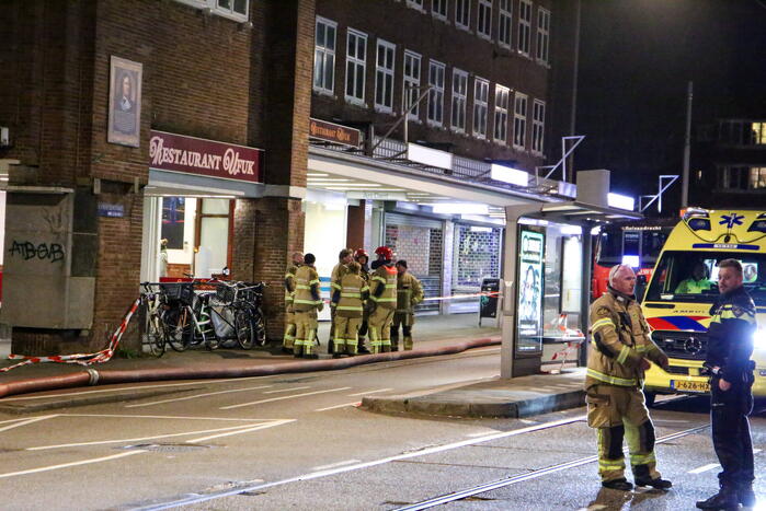 Meerdere woningen ontruimd bij grote brand