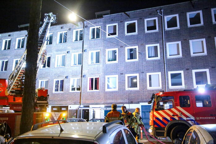 Meerdere woningen ontruimd bij grote brand