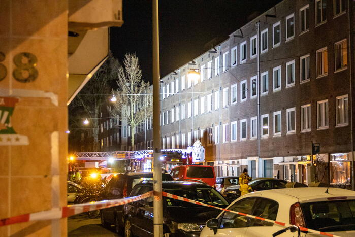 Meerdere woningen ontruimd bij grote brand