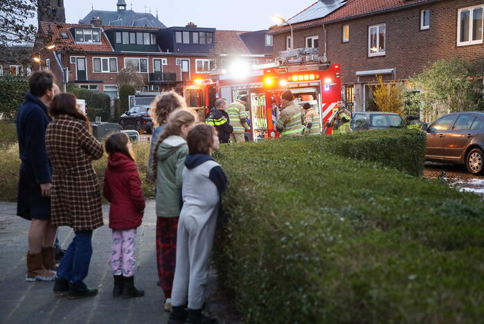 Twee geparkeerde auto's gaan in vlammen op