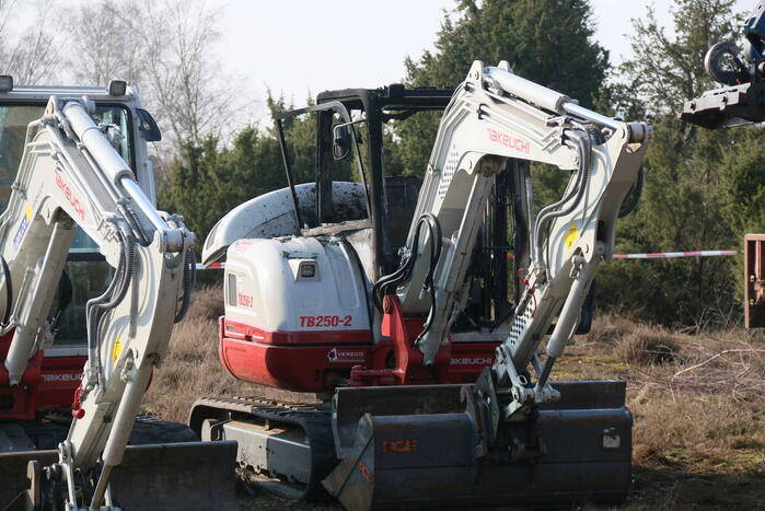 Graafmachine zwaar beschadigd vanwege brand