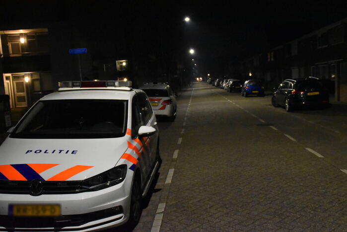 Bewoner krijgt klappen bij woningoverval