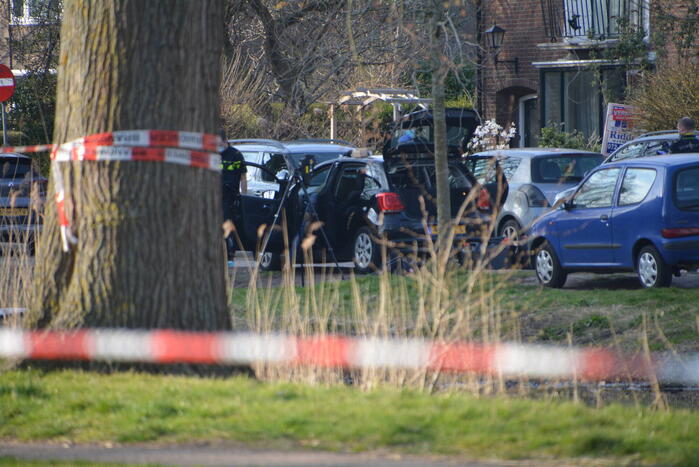 Mogelijk explosief aangetroffen in auto