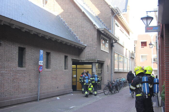 Onderzoek naar zwarte rook uit schoorsteen