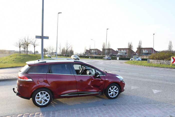 Snorfietser gewond bij botsing met auto