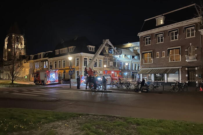 Brandweer ingezet voor losliggende dakpannen