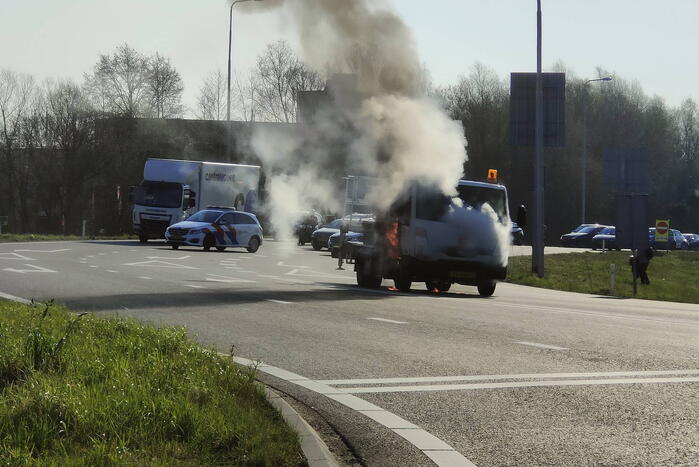 Autohoogwerker gaat in vlammen op