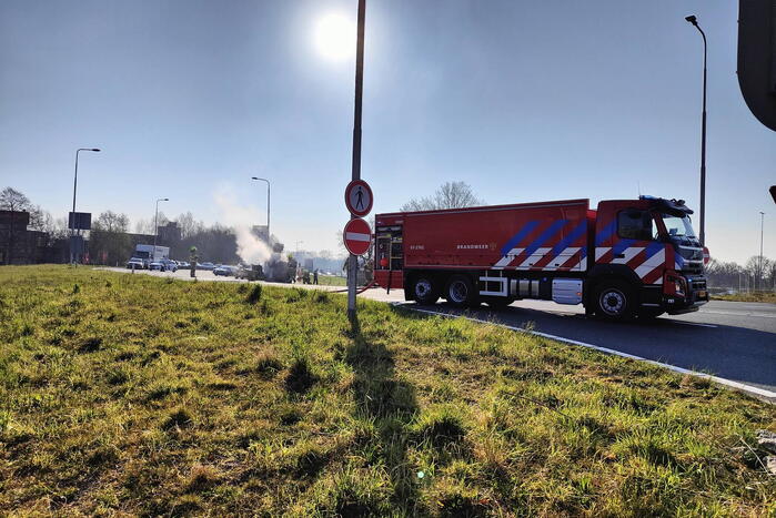 Autohoogwerker gaat in vlammen op