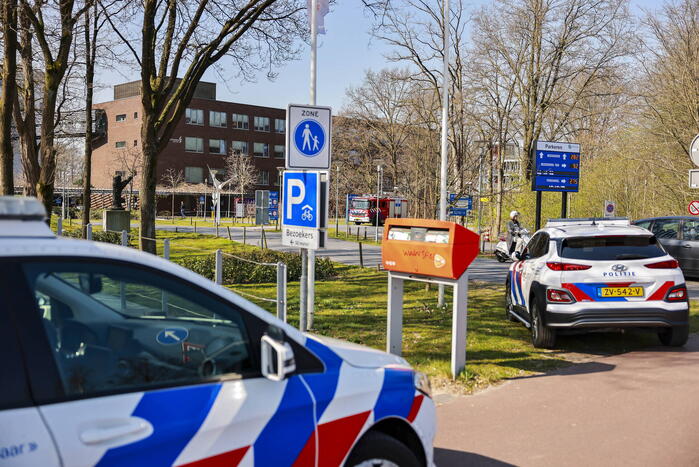 Brandweer doet onderzoek naar brandmelding in Meander Medisch Centrum
