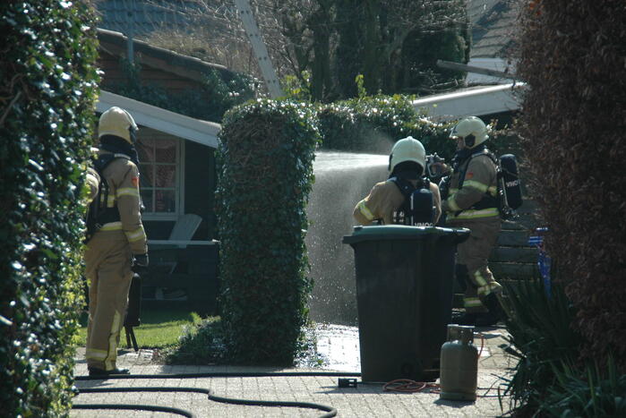 Onkruidbrander zet heg in brand