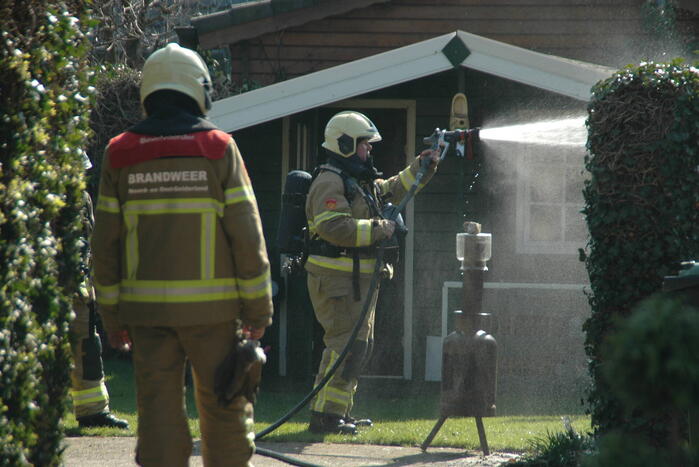 Onkruidbrander zet heg in brand