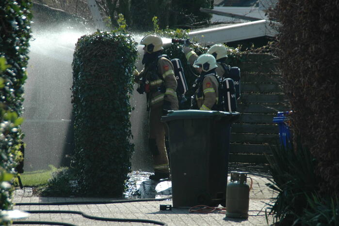 Onkruidbrander zet heg in brand