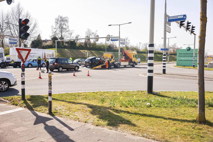 Twee auto's betrokken bij botsing in Nieuwland