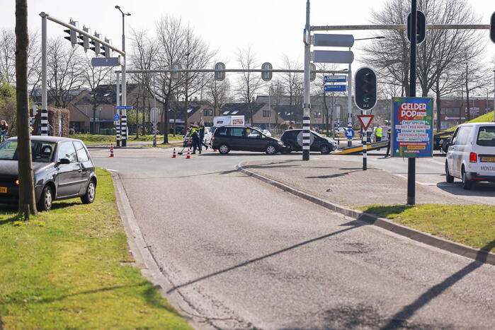 Twee auto's betrokken bij botsing in Nieuwland