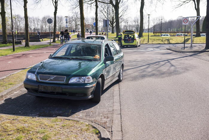 Fietsster en automobilist botsen bij Park Schothorst