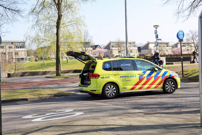 Fietsster en automobilist botsen bij Park Schothorst