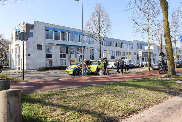 Fietsster en automobilist botsen bij Park Schothorst