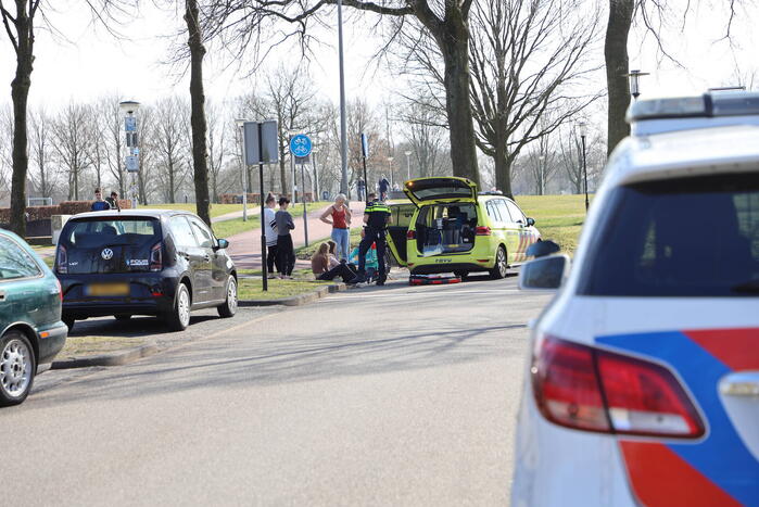 Fietsster en automobilist botsen bij Park Schothorst