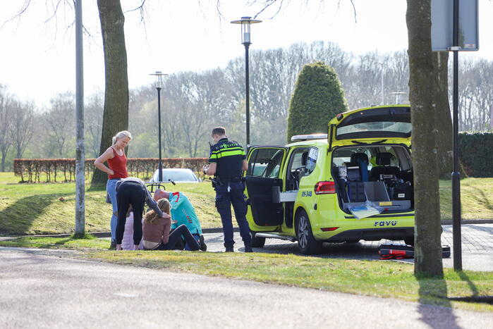 Fietsster en automobilist botsen bij Park Schothorst